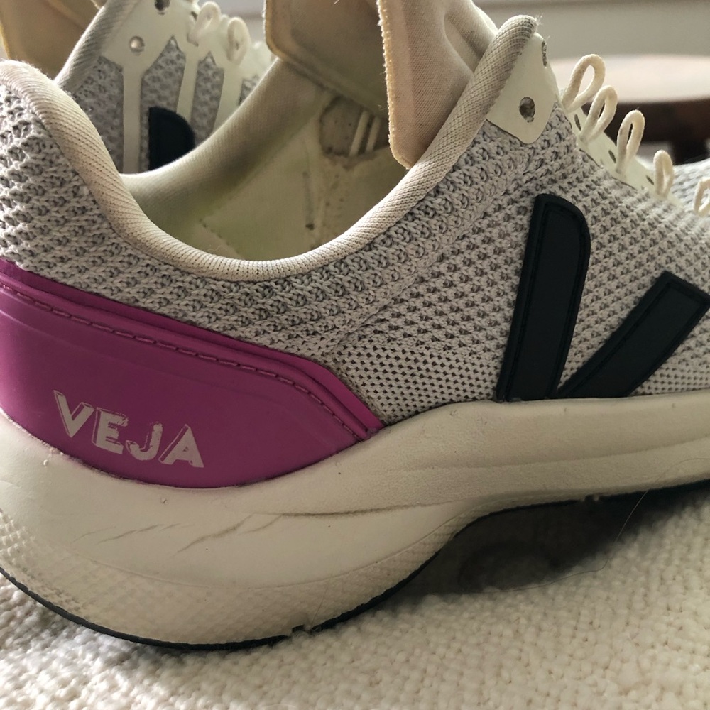 Veja Cream and Black Sneakers Modern Athletic Design - Picture 11 of 12